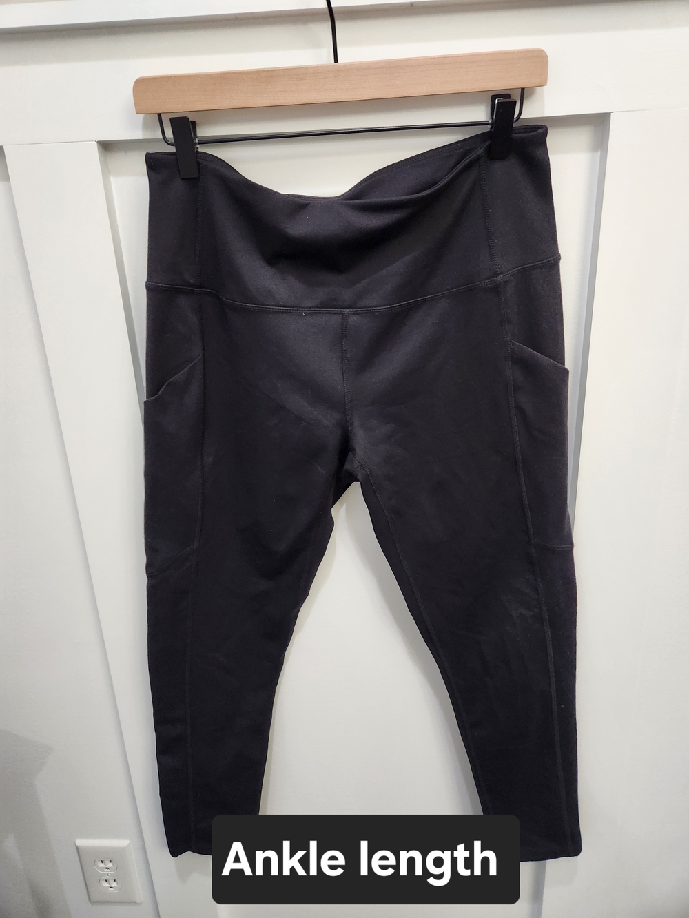 Zella Black Ankle-Length Leggings with Side Pockets
